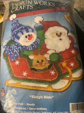 Design Works Crafts "Sleigh Ride" Felt Wallhanging Kit New